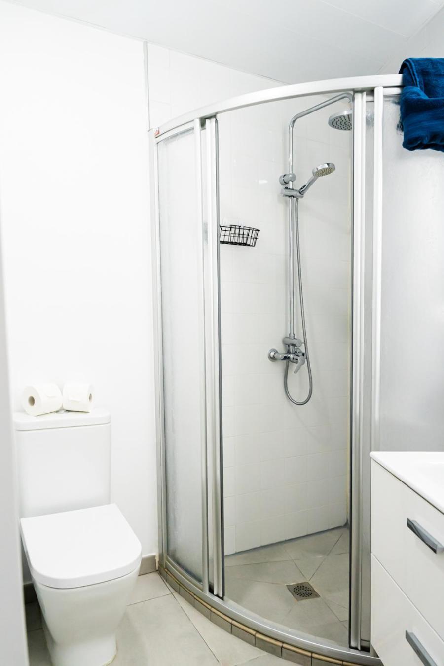 Modern Wave Escape Apartment With Private Parking And Rooftop Pool By Namaste Elite トレモリノス エクステリア 写真